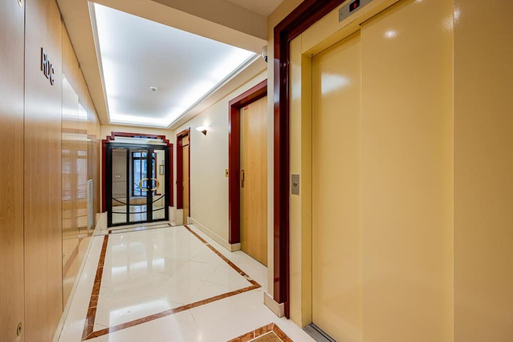 Grand Et Central, 8E Pres Elysee Париж Екстериор снимка