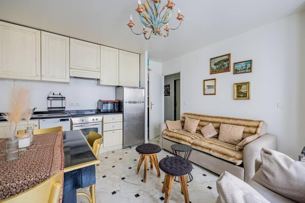 Grand Et Central, 8E Pres Elysee Париж Екстериор снимка