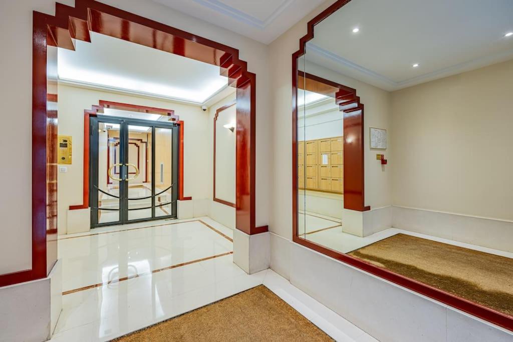 Grand Et Central, 8E Pres Elysee Париж Екстериор снимка